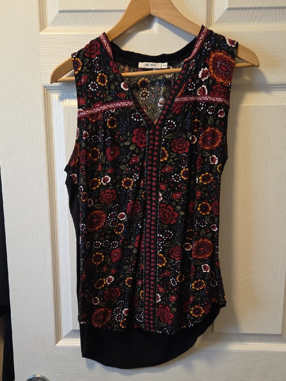 Ricki's Black Floral V-Neck Sleeveless Camisole